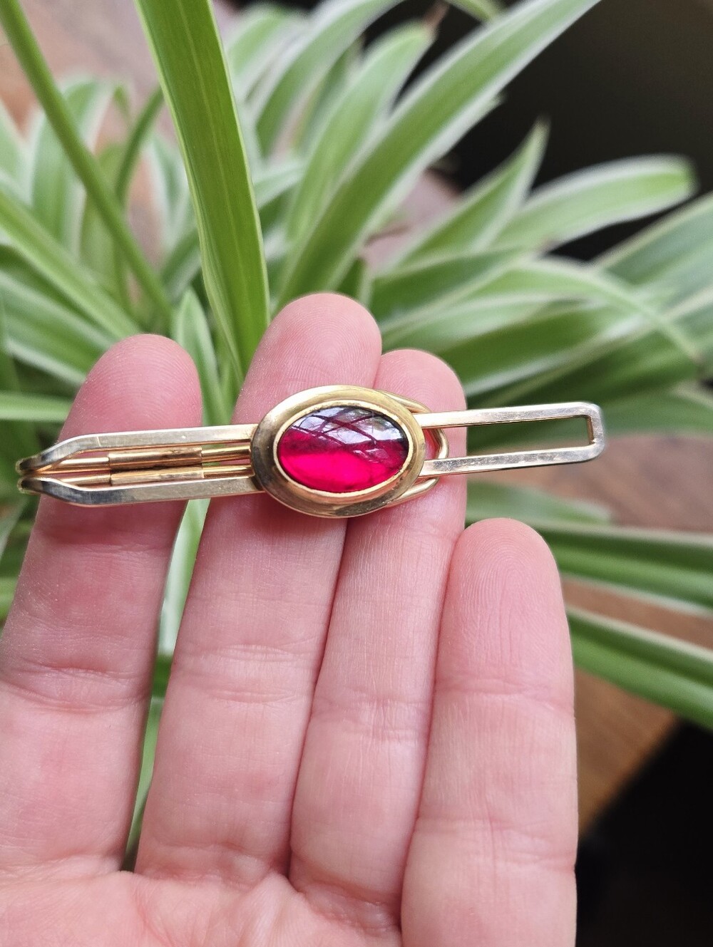 Vintage Gold Tie Clip with Red Cabochon Stone – Mid-Century Men’s Jewelry